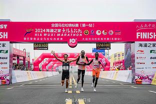 这……谢冬生马拉松夺冠冲线时冲线带被收起，中国香港田径总会致歉